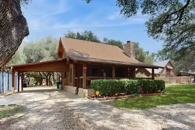Image de Log Home Retreat w/Outdoor Entertainment Area, Lake Nearby, Deer