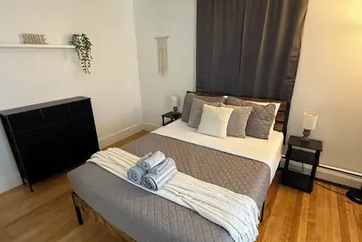 Image de Large 3bd 1st Floor Apartment Minutes from 290