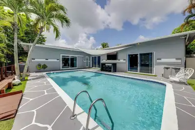 Image de Private Oasis in West Park Near the Beach!