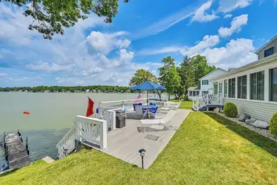 Image de Private Indoor Hot Tub: Fish & Boat on Sylvan Lake