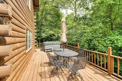 Image de Private Yard: Secluded Hannibal Cabin in the Pines