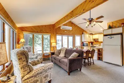 Image de Waterfront Cottage on Lake George w/ 2 Docks!