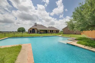 Image de Game Room & Bar: Secluded Getaway in Farmersville