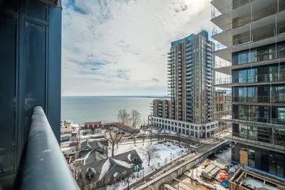 Image de Luxurious Lakeview Condo in Burlington