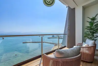Image de Luxury Oceanfront 3 Br Condo with Balcony