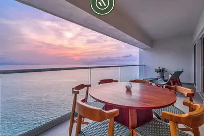 Image de Luxury Oceanfront 3 Br Condo - Pools