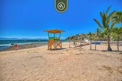 Image de New Oceanfront 2br Condo - Beach Access