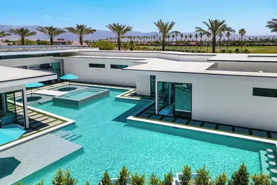 Image de Sleeps 23 | Pool, Firepit & Putting Green | Minutes to Golf | Bravo Villa #7