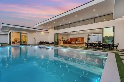 Image de Large Luxe Retreat w/ Pool & Hot Tub | Bravo Villa #15
