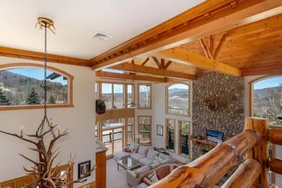 Image de Fireplace, Home Theater, Ski-In/Out Windham Lodge