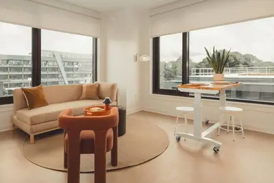 Image de Urban-Chic Haven | Perfect for Market Trips, Park Walks & City Exploring