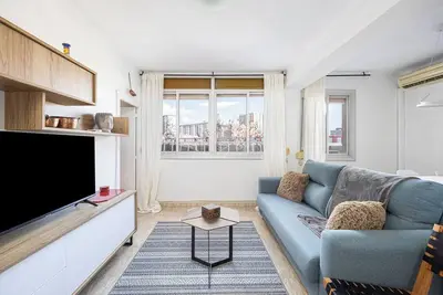 Image de Step into this delightful and snug 2-bedroom retreat, meticulously renovated and thoughtfully designed to offer a pleasant and cozy stay in Barcelona.