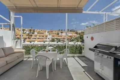 Image de Vacances 'Sun Garden' avec vue sur la montagne, terrasse privée et Wi-Fi