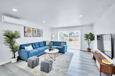 Image de 4br Retreat + Parking + Near Shops #TravelSGV