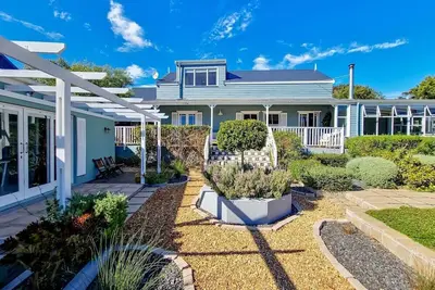 Image de Spacious Family Home with Pool!