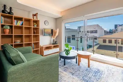 Image de Sophisticated City Living on Loop Street