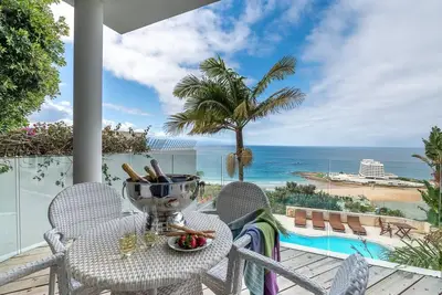 Image de SeaSounds & Sun 2-Bedroom with Pool & Ocean Views