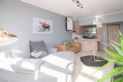 Image de Urban Calm: Family Apartment Near the Beach