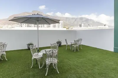 Image de 1onAlbert 1br apartment with Wifi & Pool