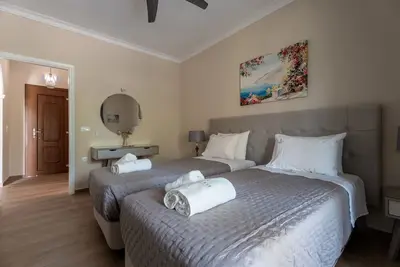 Image de Appartement 'Deluxe Deux Chambres 1' avec Terrasse Privée, Wi-Fi et Climatisation