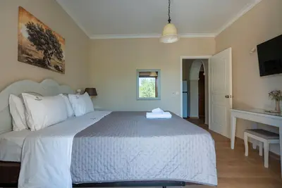 Image de Appartement 'Rustic Two Bedroom 1' avec vue sur la mer, Wi-Fi et climatisation