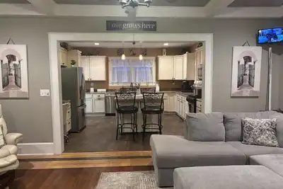 Image de 4br Spartanburg Getaway | Porch + Full Kitchen