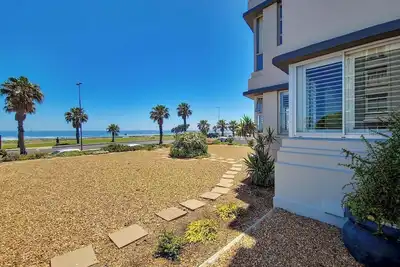 Sea front, wifi, secure, ocean facing apartment