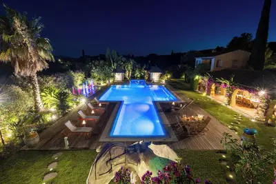 Image de Villa Provençale avec Piscine Miroir Exceptionnelle 25m – 6 à 9 Pers.