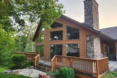Image de Large 3200 Sq Ft 4-bedroom house on Long Lake - Dundee