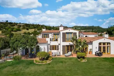 Image de Luxe Golfside Resort Villa! Ocean Views & Hot Tub!