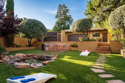 Image de Villa D’Vaquero | Walk to Uptown | 6br Luxury Home