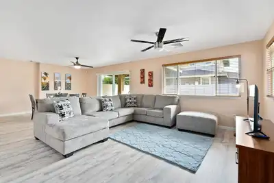 Image de Kilipue Retreat by Gather: 3br Home w/ Loft Desk, Yard, Lanai & A/C