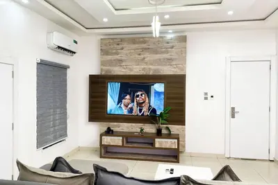 Image de 3 Bedroom Apartment at Opebi Ikeja