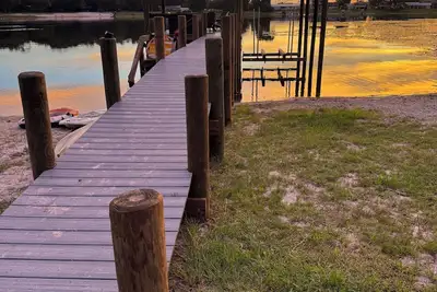Image de Monkey Business  – Private Lake, Dock, Stunning Views, Close to Gainesville Uf