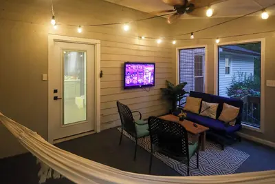 Image de 4-bedroom, 2-bath home, ideal for families, boaters, and sports enthusiasts