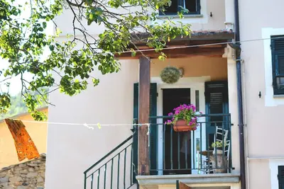 Image de Appartement 'Casa 6 Posti Letto' avec vue sur la montagne, jardin commun et balcon