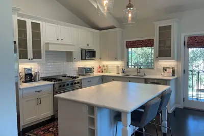 Image de Charming and private detached cottage unit with Ac in beautiful Mill Valley