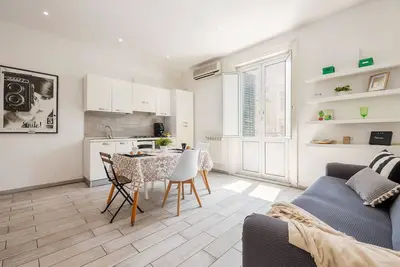 Image de Appartement 'Cantieri Porto Palermo' avec Balcon, Wi-Fi et Climatisation