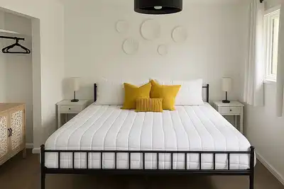 Image de 3-bedroom pet friendly home in Madison walking distance to beach & winery