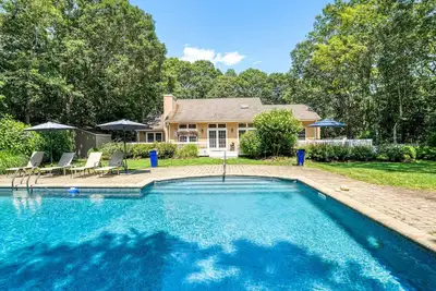 Image de Charming East Hampton Escape with Heated Pool & Spacious Yard
