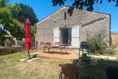 Image de Gîte 'La Grange Hulotte' avec Terrasse Privée, Jardin Partagé et Wi-Fi