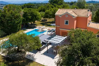 Image de Michael - Quatre Chambres Villa, Couchages 8