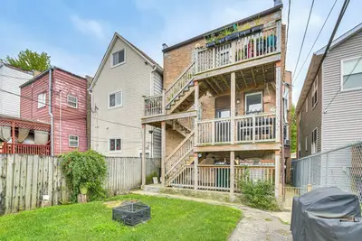 Image de 1 Mi to Blue Line: Pet-Friendly Unit in Chicago!