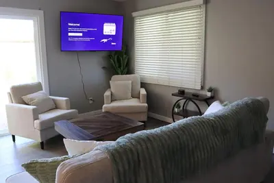 Image de Comfy Townhome Near Old Town / Pool + Jacuzzi