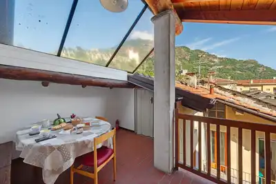 Image de Appartement 'La Mansarde du Voyageur' avec Vue sur la Montagne, Terrasse Privée et Wi-Fi