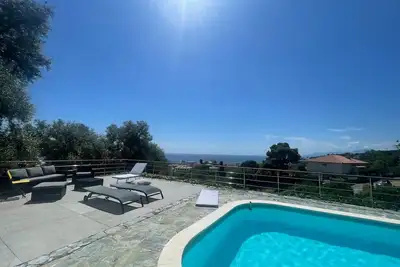 Image de Villa charme et luxe, piscine et vue mer, terrasse et jardin, campagne et citadelle