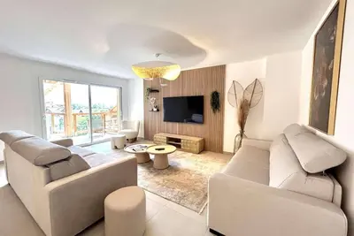 Image de À 300m des pistes de ski, 5ème étage, vue montagne, terrasse, parking, télévision, casier à ski