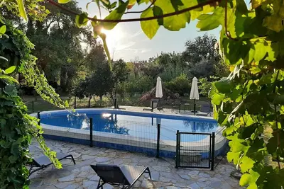 Image de Maison de campagne 'Monte Horta Da Velhinha' avec vue sur la montagne et piscine privée