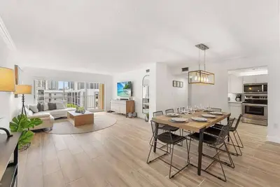 Image de 2br-2ba with Pool, Gym, Beach  Marbella Tower