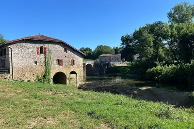 Image de Charmant moulin atypique au bord de la Bidouze